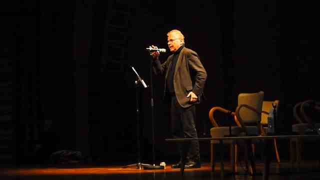 Daniel Cohn-Bendit sur la scène de la MC2